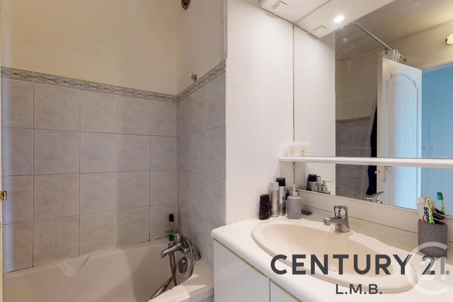 Afficher la photo en grand Appartement T2 à vendre - 2 pièces - 46.0 m2 - MAISONS ALFORT - 94 - ILE-DE-FRANCE - Century 21 L.M.B.